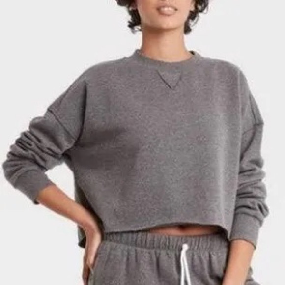 Tops - Colsie Grey Cropped Sweatshirt